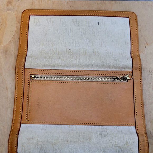 Dooney & Bourke Signature Monogram Tri Fold Wallet Cream Canvas Tan Leather Trim - Picture 12 of 14